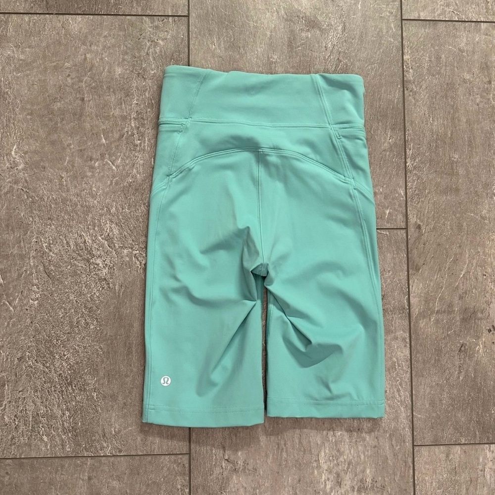 Lululemon Blue On Pace Short 10” Washed Marsh Size 4 NWOT
